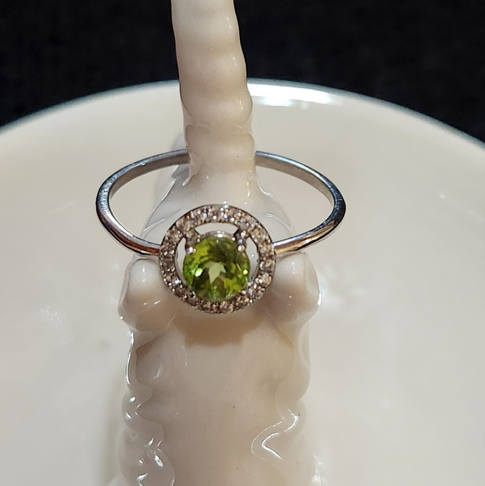 Elegant Silver Ring with Peridot Gemstone